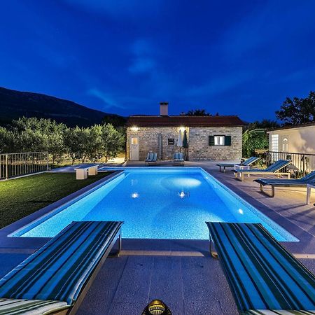 Home Away From Home With Outdoor Pool, Botanical Garden And A Beautiful Sea View Kaštela Zewnętrze zdjęcie