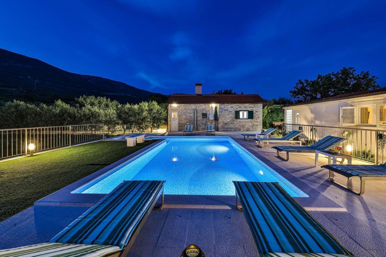 Home Away From Home With Outdoor Pool, Botanical Garden And A Beautiful Sea View Kaštela Zewnętrze zdjęcie