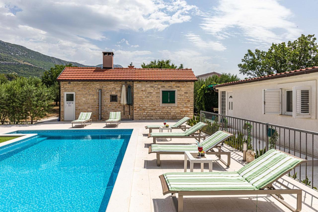Home Away From Home With Outdoor Pool, Botanical Garden And A Beautiful Sea View Kaštela Zewnętrze zdjęcie
