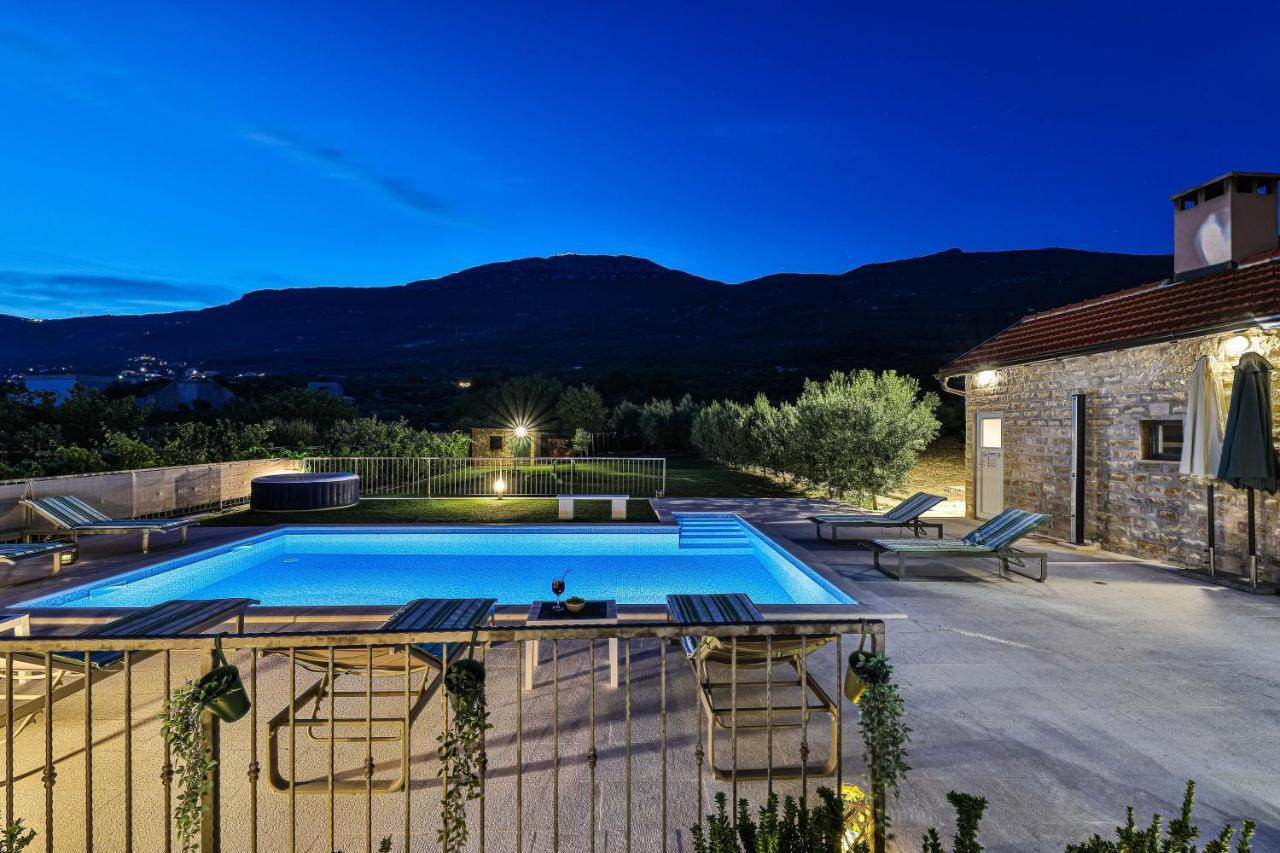 Home Away From Home With Outdoor Pool, Botanical Garden And A Beautiful Sea View Kaštela Zewnętrze zdjęcie