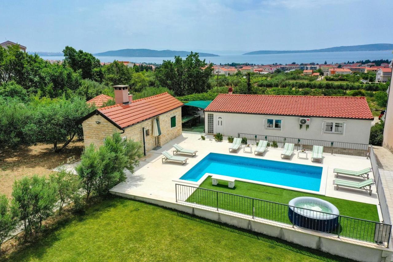Home Away From Home With Outdoor Pool, Botanical Garden And A Beautiful Sea View Kaštela Zewnętrze zdjęcie