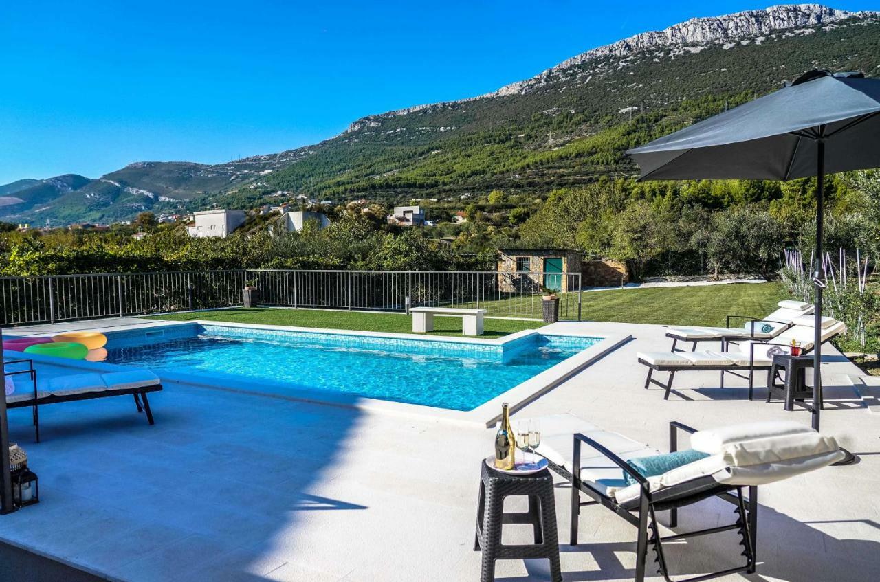 Home Away From Home With Outdoor Pool, Botanical Garden And A Beautiful Sea View Kaštela Zewnętrze zdjęcie