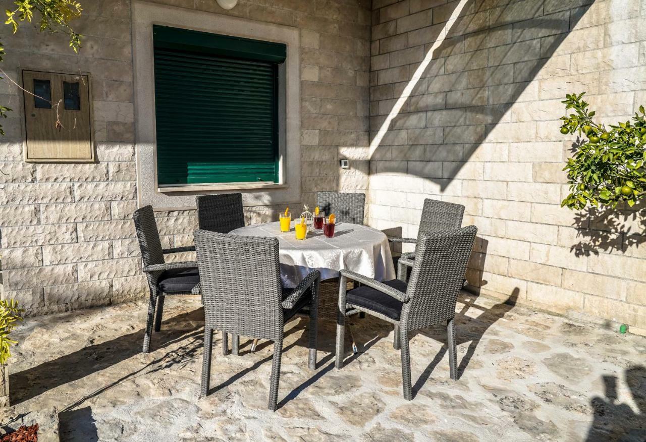 Home Away From Home With Outdoor Pool, Botanical Garden And A Beautiful Sea View Kaštela Zewnętrze zdjęcie