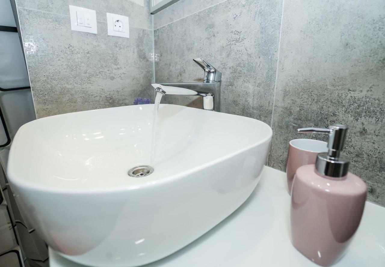 Home Away From Home With Outdoor Pool, Botanical Garden And A Beautiful Sea View Kaštela Zewnętrze zdjęcie