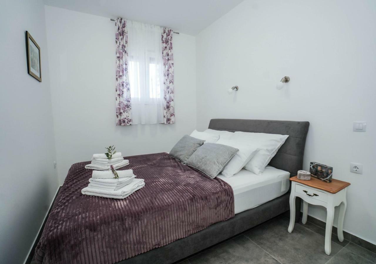 Home Away From Home With Outdoor Pool, Botanical Garden And A Beautiful Sea View Kaštela Zewnętrze zdjęcie