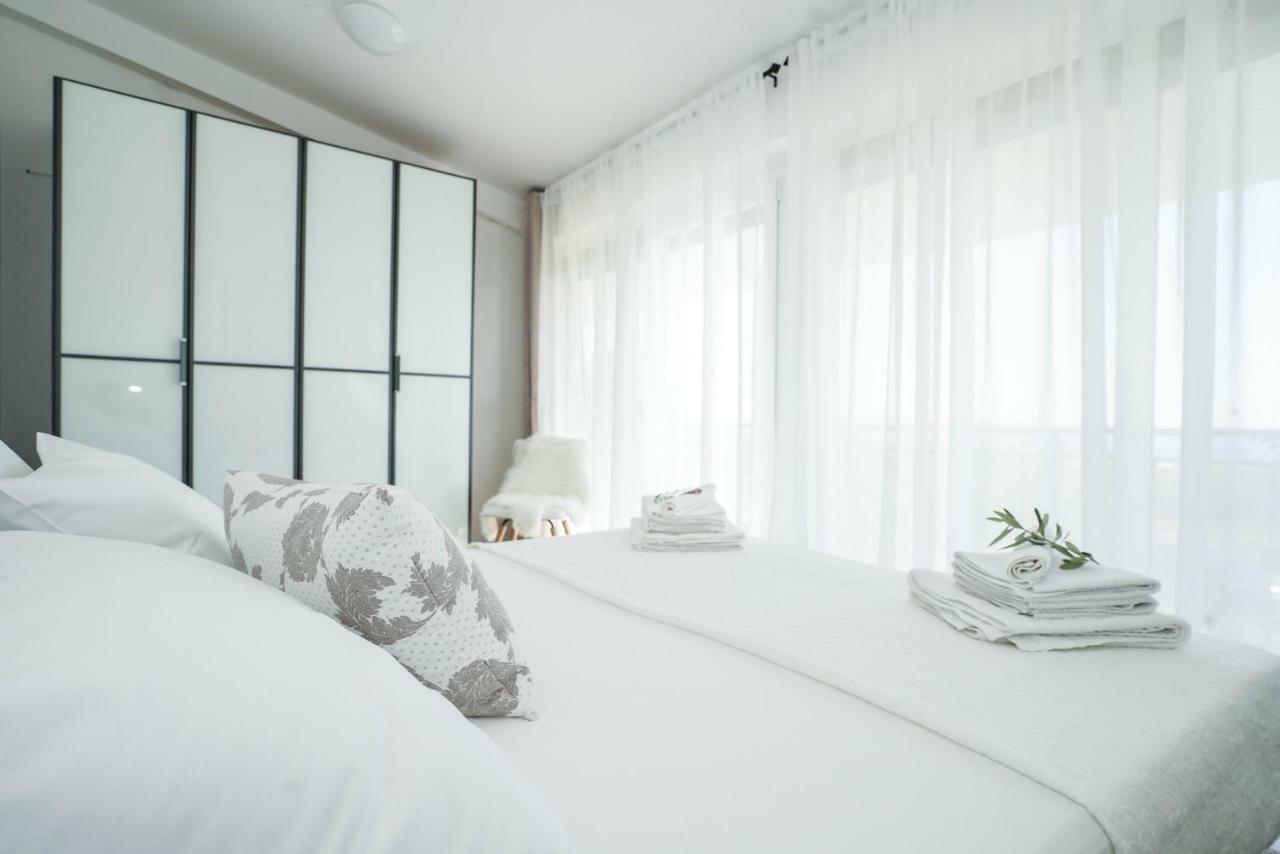 Home Away From Home With Outdoor Pool, Botanical Garden And A Beautiful Sea View Kaštela Zewnętrze zdjęcie
